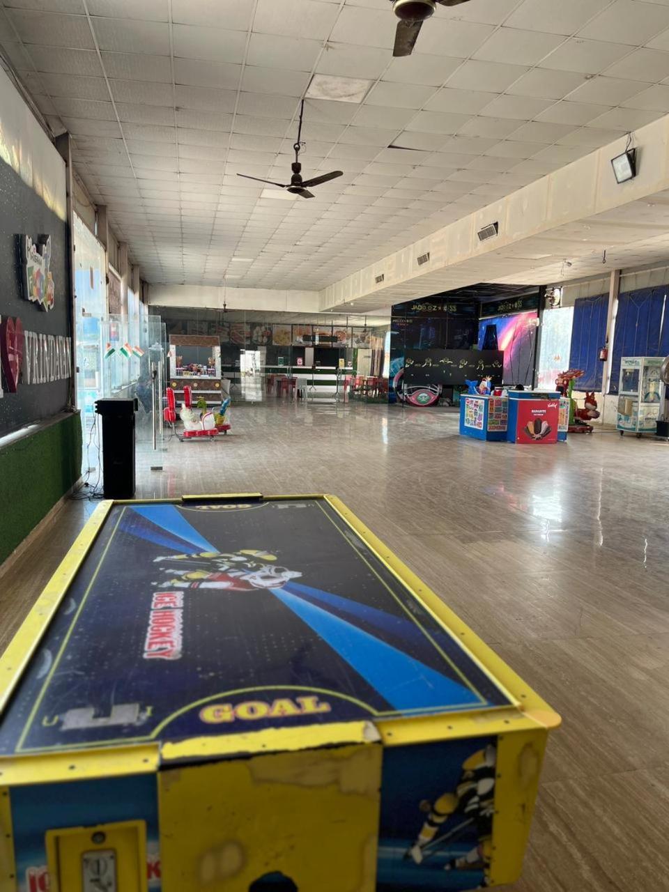 Krishna Fun Land Hotell Mathura Eksteriør bilde