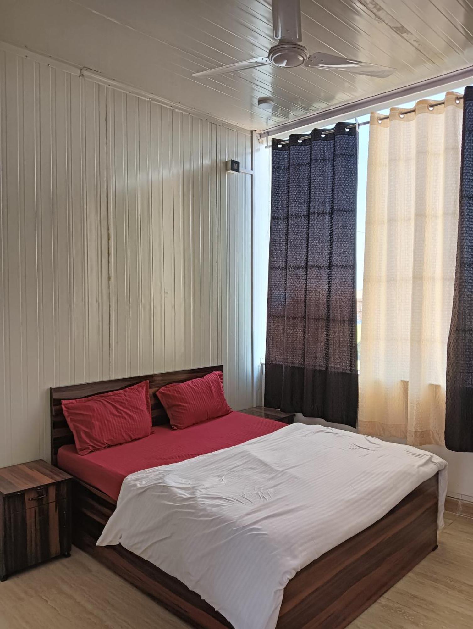 Krishna Fun Land Hotell Mathura Eksteriør bilde
