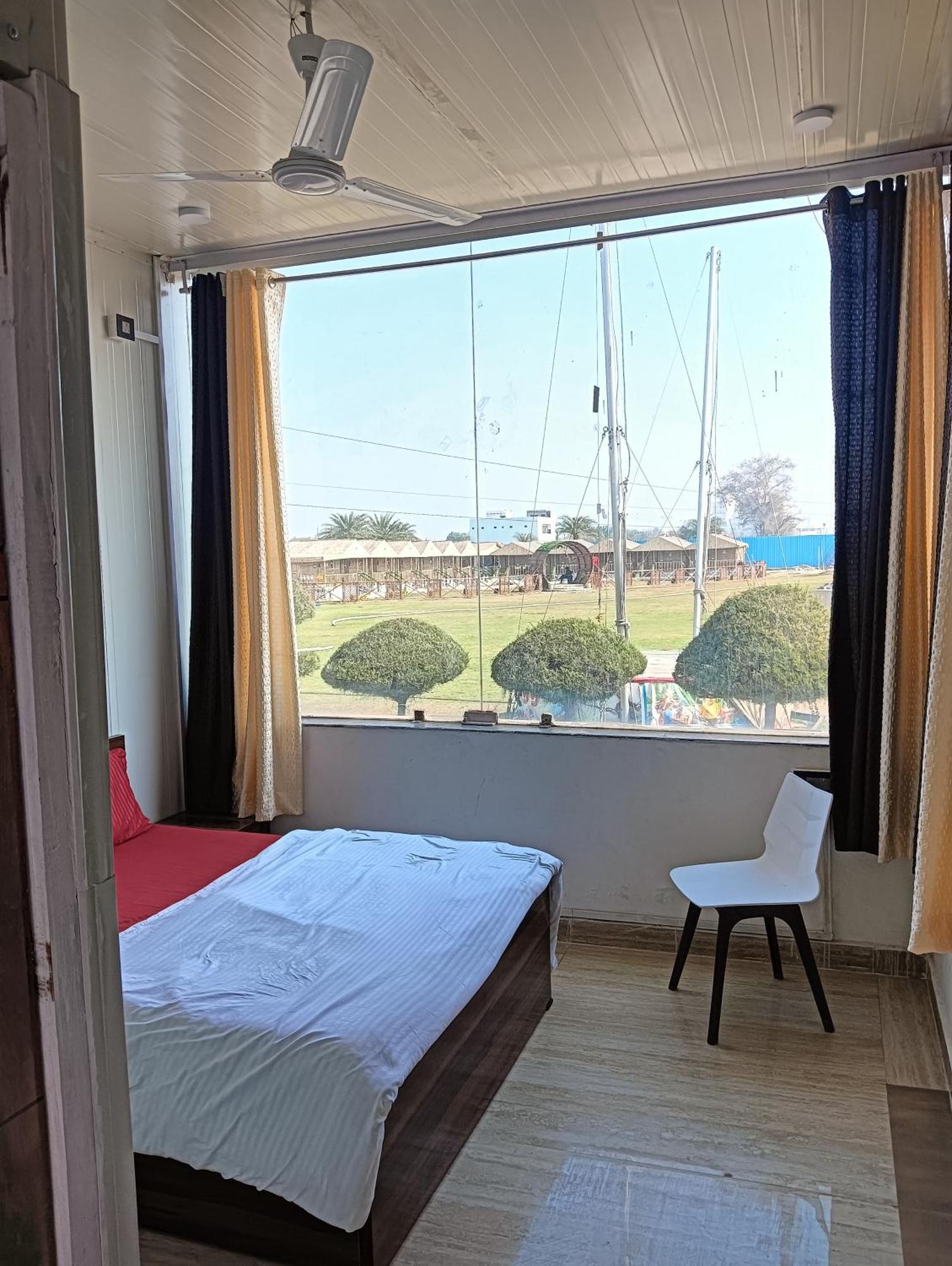 Krishna Fun Land Hotell Mathura Eksteriør bilde