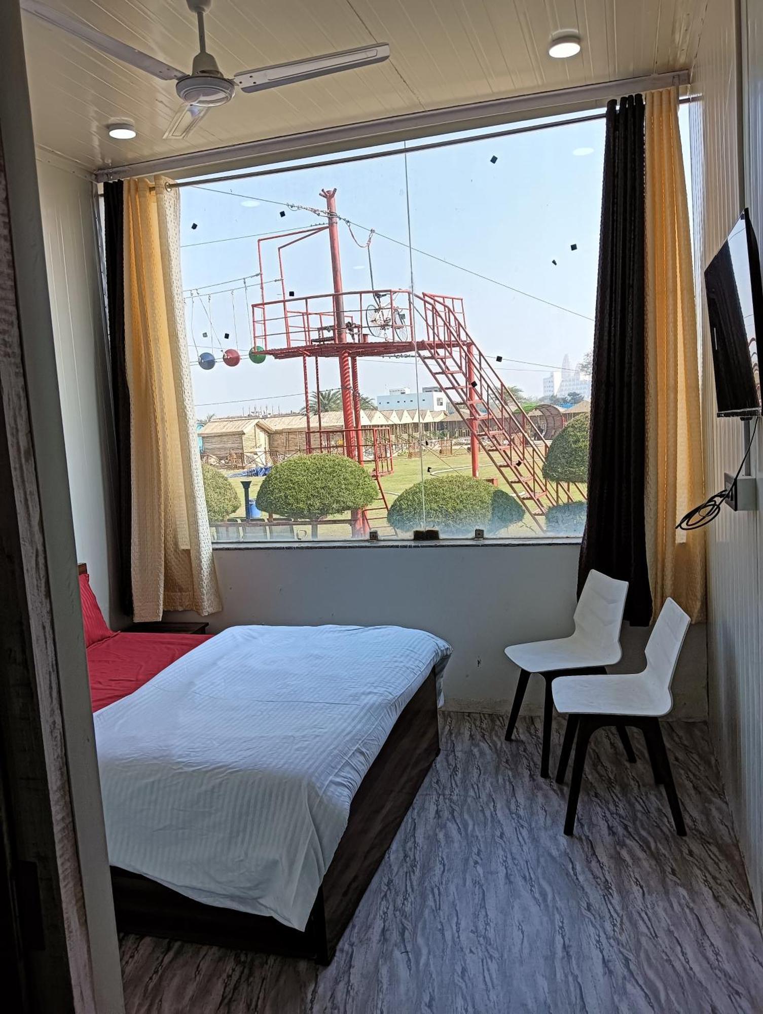 Krishna Fun Land Hotell Mathura Eksteriør bilde